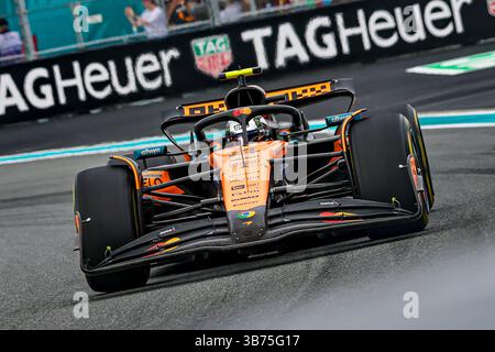 Miami, Stati Uniti. 4 maggio 2025. Lando Norris del Regno Unito alla guida del (04) McLaren F1 Team MCL39 durante il Gran Premio di F1 di Miami all'autodromo internazionale di Miami il 4 maggio 2025 a Miami, Florida. Crediti: Stefano Facchin/Luca Rossini/e-Mage/Alamy Live News Foto Stock