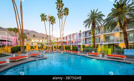 Palm Springs, Stati Uniti - 5 aprile 2025 - il famoso Saguaro Hotel di Palm Springs, California Foto Stock