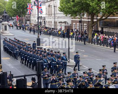 Londra, Regno Unito. 5 maggio 2025. Evento commemorativo ve a Whitehall e The Mall. Questo è l'inizio di 4 giorni di eventi che durano fino a giovedì 8 maggio. Includono una processione militare e un flypast, una mostra di papaveri alla Torre di Londra e un concerto alla Horseguards Parade. Crediti: Karl Black/Alamy Live News Foto Stock