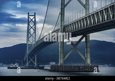 Ponte dello stretto di Akashi. Luogo delle riprese: Città di Akashi, Prefettura di Hyogo Foto Stock