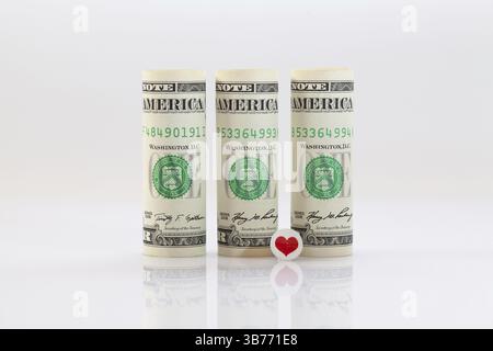 Rotoli di fatture del dollaro e golf tees Foto Stock