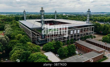 COLONIA, GERMANIA - 5 MAGGIO 2025: Veduta aerea dello Stadion Rhein energie. Lo stadio di casa della Bundesliga club 1. FC Koln. Stadium of Women World C. Foto Stock