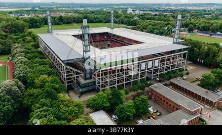 COLONIA, GERMANIA - 5 MAGGIO 2025: Veduta aerea dello Stadion Rhein energie. Lo stadio di casa della Bundesliga club 1. FC Koln. Stadium of Women World C. Foto Stock