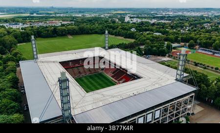 COLONIA, GERMANIA - 5 MAGGIO 2025: Veduta aerea dello Stadion Rhein energie. Lo stadio di casa della Bundesliga club 1. FC Koln. Stadium of Women World C. Foto Stock