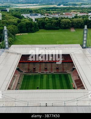 COLONIA, GERMANIA - 5 MAGGIO 2025: Veduta aerea dello Stadion Rhein energie. Lo stadio di casa della Bundesliga club 1. FC Koln. Stadium of Women World C. Foto Stock