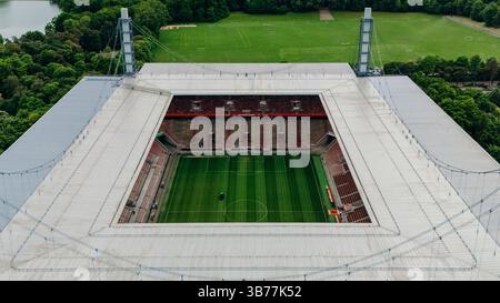 COLONIA, GERMANIA - 5 MAGGIO 2025: Veduta aerea dello Stadion Rhein energie. Lo stadio di casa della Bundesliga club 1. FC Koln. Stadium of Women World C. Foto Stock