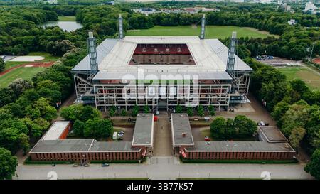 COLONIA, GERMANIA - 5 MAGGIO 2025: Veduta aerea dello Stadion Rhein energie. Lo stadio di casa della Bundesliga club 1. FC Koln. Stadium of Women World C. Foto Stock