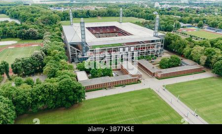 COLONIA, GERMANIA - 5 MAGGIO 2025: Veduta aerea dello Stadion Rhein energie. Lo stadio di casa della Bundesliga club 1. FC Koln. Stadium of Women World C. Foto Stock