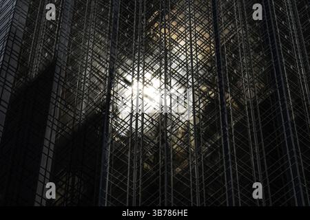 Il sole si riflette nella Trump Tower (New York). Luogo di tiro: New York, Manhattan Foto Stock