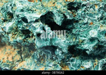 Struttura naturale di malachite, è un minerale di idrossido di carbonato di rame con colore opaco, banda verde, cristallizza nel sistema cristallino monoclinico Foto Stock