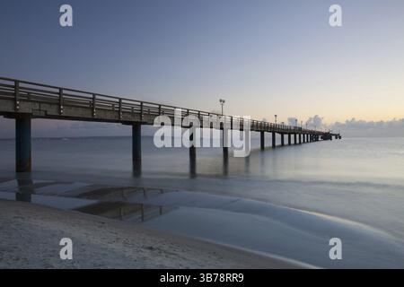 Mattina sul molo di Binz, isola di Ruegen, Germania, Europa Foto Stock