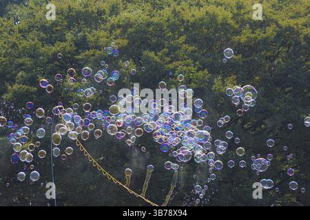 Una grande quantità di bolla di sapone. Luogo di tiro: Area metropolitana di Tokyo Foto Stock