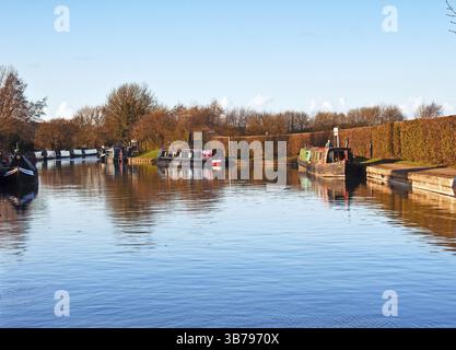 Il posto barca sul Grand Union Canal è tra Tring e Berkhamsted Foto Stock