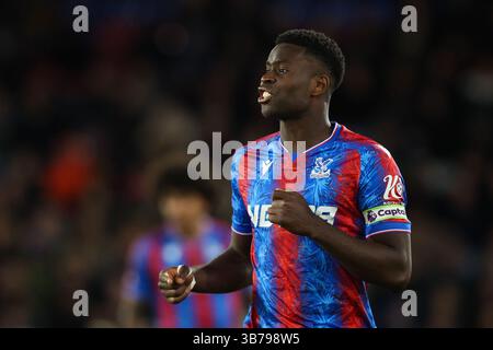 LONDRA, Regno Unito - 5 maggio 2025: Marc Guehi di Crystal Palace durante la partita di Premier League tra il Crystal Palace FC e il Nottingham Forest FC al Selhurst Park (credito: Craig Mercer/ Alamy Live News) Foto Stock