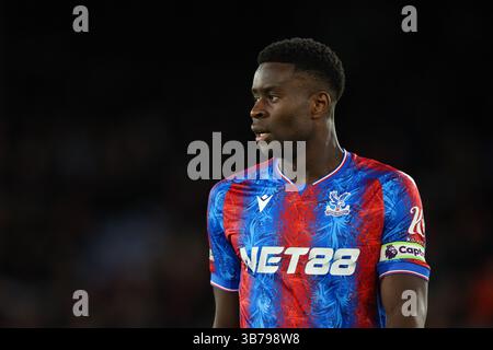 LONDRA, Regno Unito - 5 maggio 2025: Marc Guehi di Crystal Palace durante la partita di Premier League tra il Crystal Palace FC e il Nottingham Forest FC al Selhurst Park (credito: Craig Mercer/ Alamy Live News) Foto Stock