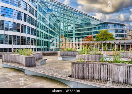 Tower Place, Lower Thames St, edifici del quartiere finanziario, Londra, Inghilterra, Regno Unito Foto Stock