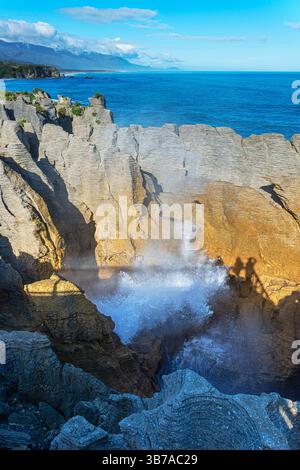 Blowhole, Punakaiki, Paparoa National Park, West Coast, Isola del Sud, Nuova Zelanda Foto Stock