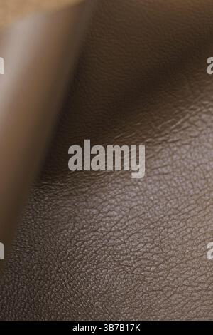 una mousse mocha in vera pelle dalla texture macro, immagine di sfondo, colore dell'anno Foto Stock