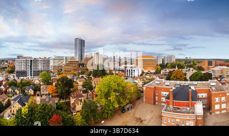 Kitchener, Ontario, Canada, paesaggio urbano al crepuscolo. Foto Stock
