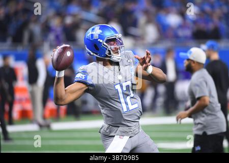 DETROIT, mi - 07 GENNAIO: Il quarterback dei Detroit Lions (12) Hendon Hooker si riscalda prima della partita tra Minnesota Vikings e Detroit Lions il 7 gennaio 2024 al Ford Field di Detroit, mi (foto di Allan Dranberg/CSM) (Credit Image: © Allan Dranberg/CSM via ZUMA Press Wire) Foto Stock