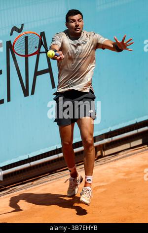 22 aprile 2024, Madrid, Madrid, SPAGNA: Bernabe Zatapa di Spagna in azione contro Ugo Carabelli dell'Argentina durante il mutua Madrid Open 2024, ATP Masters 1000 e WTA 1000, torneo celebrato a Caja Magica il 22 aprile 2024 a Madrid, Spagna. (Immagine di credito: © Irina R. Hipolito/AFP7 via ZUMA Press Wire) Foto Stock