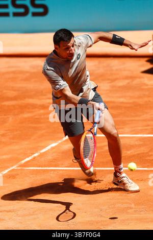 22 aprile 2024, Madrid, Madrid, SPAGNA: Bernabe Zatapa di Spagna in azione contro Ugo Carabelli dell'Argentina durante il mutua Madrid Open 2024, ATP Masters 1000 e WTA 1000, torneo celebrato a Caja Magica il 22 aprile 2024 a Madrid, Spagna. (Immagine di credito: © Irina R. Hipolito/AFP7 via ZUMA Press Wire) Foto Stock