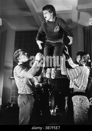1° agosto 2023, USA: Sean Fagan, Stephen Dorff, Christa Denton, sul set del film, ''The Gate'', New Century Entertainment, Vista Corporation, 1987 (immagine di credito: © JT Vintage via ZUMA Press Wire) Foto Stock