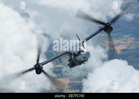 Lo United States Air Force Bell Boeing CV-22B Osprey, registrazione 0065, è un velivolo tiltrotor progettato per operazioni speciali, in grado di decollo e atterraggio verticale (VTOL). Esegue missioni a lungo raggio e inserimenti tattici. Foto Stock