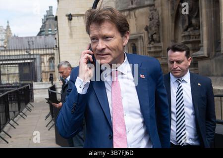 Londra, Regno Unito. 6 maggio 2025. Richard Tice - Reform UK Deputy leader al Parlamento, Londra, Inghilterra, Regno Unito martedì 6 maggio 2025 svela Sarah Pochin come loro nuova deputata dopo aver vinto le elezioni suppletive di Runcorn e Helsby. Credito: Justin ng/Alamy Live News. Foto Stock