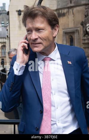 Londra, Regno Unito. 6 maggio 2025. Richard Tice - Reform UK Deputy leader al Parlamento, Londra, Inghilterra, Regno Unito martedì 6 maggio 2025 svela Sarah Pochin come loro nuova deputata dopo aver vinto le elezioni suppletive di Runcorn e Helsby. Credito: Justin ng/Alamy Live News. Foto Stock