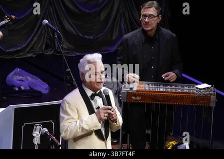 18 febbraio 2024, Austin, Texas, USA: L'intrattenitore DALE WATSON, fondatore degli Ameripolitan Awards, ospita lo spettacolo all'Austin City Limits Moody Theater di Austin, Texas., domenica 18 febbraio 2024. I premi premiano il meglio della musica Honky Tonk, Rockabilly, Western Swing e Outlaw Country. (Immagine di credito: © Karen Focht/ZUMA Press Wire) Foto Stock
