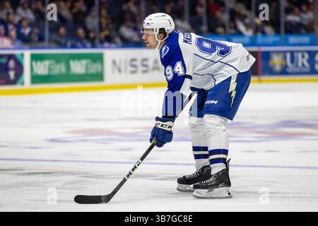 8 marzo 2024: Il difensore di Syracuse Crunch Zachary Massicotte (94) pattina nel primo periodo contro i Rochester Americans. I Rochester Americans ospitarono i Syracuse Crunch in una partita della American Hockey League alla Blue Cross Arena di Rochester, New York. (Jonathan Tenca/CSM) (immagine di credito: © Jonathan Tenca/CSM via ZUMA Press Wire) Foto Stock
