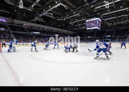 8 marzo 2024: I giocatori dei Rochester Americans e dei Syracuse Crunch prendono un faceoff nel primo periodo. I Rochester Americans ospitarono i Syracuse Crunch in una partita della American Hockey League alla Blue Cross Arena di Rochester, New York. (Jonathan Tenca/CSM) (immagine di credito: © Jonathan Tenca/CSM via ZUMA Press Wire) Foto Stock