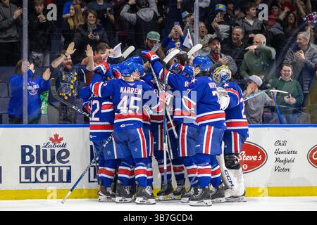 8 marzo 2024: I giocatori dei Rochester Americans festeggiano un gol ai tempi supplementari contro i Syracuse Crunch. I Rochester Americans ospitarono i Syracuse Crunch in una partita della American Hockey League alla Blue Cross Arena di Rochester, New York. (Jonathan Tenca/CSM) (immagine di credito: © Jonathan Tenca/CSM via ZUMA Press Wire) Foto Stock
