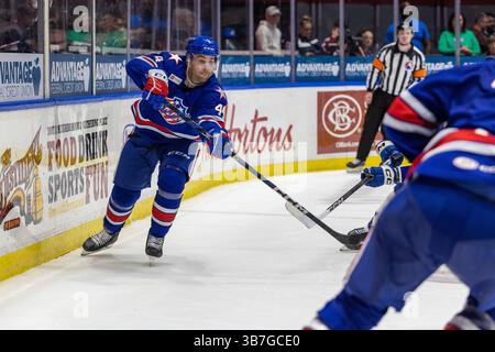 8 marzo 2024: Il difensore di Rochester Jeremy Davies (4) pattina nel primo periodo contro il Syracuse Crunch. I Rochester Americans ospitarono i Syracuse Crunch in una partita della American Hockey League alla Blue Cross Arena di Rochester, New York. (Jonathan Tenca/CSM) (immagine di credito: © Jonathan Tenca/CSM via ZUMA Press Wire) Foto Stock