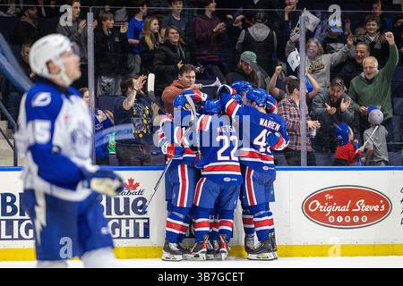 8 marzo 2024: I giocatori dei Rochester Americans festeggiano un gol ai tempi supplementari contro i Syracuse Crunch. I Rochester Americans ospitarono i Syracuse Crunch in una partita della American Hockey League alla Blue Cross Arena di Rochester, New York. (Jonathan Tenca/CSM) (immagine di credito: © Jonathan Tenca/CSM via ZUMA Press Wire) Foto Stock