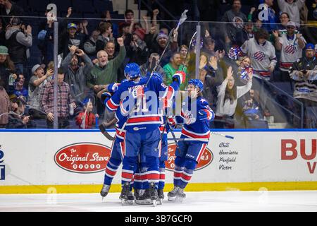 8 marzo 2024: I giocatori dei Rochester Americans festeggiano un gol ai tempi supplementari contro i Syracuse Crunch. I Rochester Americans ospitarono i Syracuse Crunch in una partita della American Hockey League alla Blue Cross Arena di Rochester, New York. (Jonathan Tenca/CSM) (immagine di credito: © Jonathan Tenca/CSM via ZUMA Press Wire) Foto Stock