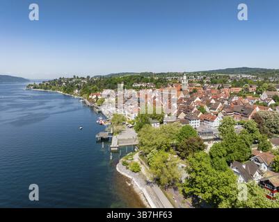 Vista aerea di Ueberlingen sul lago di Costanza con la storica città vecchia e il lungolago, la passeggiata, il quartiere del lago di Costanza, Baden-Wuerttem Foto Stock