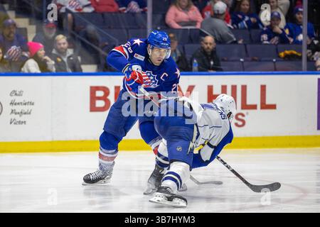 28 febbraio 2024: L'attaccante dei Rochester Americans Michael Mersch (28) nel primo periodo contro i Syracuse Crunch. I Rochester Americans ospitarono i Syracuse Crunch in una partita della American Hockey League alla Blue Cross Arena di Rochester, New York. (Jonathan Tenca/CSM) (immagine di credito: © Jonathan Tenca/CSM via ZUMA Press Wire) Foto Stock
