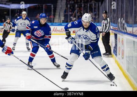 28 febbraio 2024: Syracuse Crunch Forward Shawn Element (16) pattina nel primo periodo contro i Rochester Americans. I Rochester Americans ospitarono i Syracuse Crunch in una partita della American Hockey League alla Blue Cross Arena di Rochester, New York. (Jonathan Tenca/CSM) (immagine di credito: © Jonathan Tenca/CSM via ZUMA Press Wire) Foto Stock