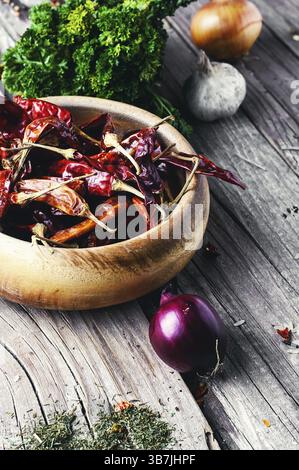 Ancora in vita con peperoni secchi e spezie assortiti Foto Stock