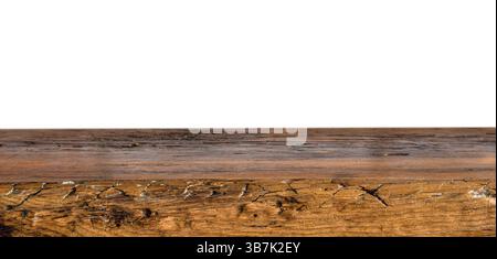 Superficie vuota del tavolo in legno invecchiato marrone per lo sfondo dell'esposizione del prodotto ritaglio isolato su bianco Foto Stock