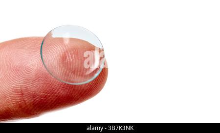 Lente a contatto su falange da dito isolata su scatti in primo piano bianchi 16x9 con spazio di copia Foto Stock