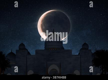 Happy Ramadan Kareem background Design con silhouette Moschea e Crescent Moon. Mosque Arabian di notte sul cielo stellato con Una grande Luna Foto Stock