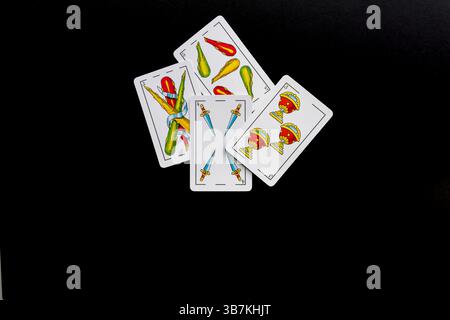 Carte da gioco spagnole classiche: Carte da gioco tradizionali Foto Stock