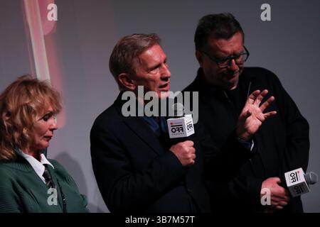 Cracovia, Polonia. 28 aprile 2025. L'attore Jan Englert partecipa ad un incontro dopo la proiezione del film "Crossroads" presso Mastercard Off camera nel Malopolska Garden of Arts di Cracovia, Polonia, il 28 aprile 2025. (Foto di Klaudia Radecka/NurPhoto) credito: NurPhoto SRL/Alamy Live News Foto Stock