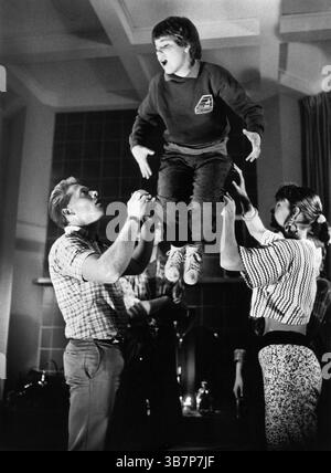 1° agosto 2023, USA: Sean Fagan, Stephen Dorff, Christa Denton, sul set del film, ''The Gate'', New Century Entertainment, Vista Corporation, 1987 (immagine di credito: © JT Vintage via ZUMA Press Wire) Foto Stock