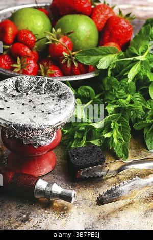 Narghilè con il sapore di lime e fragola Foto Stock