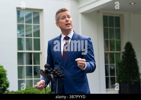 Washington, Vereinigte Staaten. 6 maggio 2025. Sean Duffy, Segretario dei trasporti degli Stati Uniti, parla ai media alla Casa Bianca di Washington, DC, 6 maggio 2025. Crediti: Chris Kleponis/CNP/dpa/Alamy Live News Foto Stock