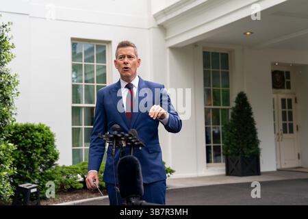 Washington, Vereinigte Staaten. 6 maggio 2025. Sean Duffy, Segretario dei trasporti degli Stati Uniti, parla ai media alla Casa Bianca di Washington, DC, 6 maggio 2025. Crediti: Chris Kleponis/CNP/dpa/Alamy Live News Foto Stock